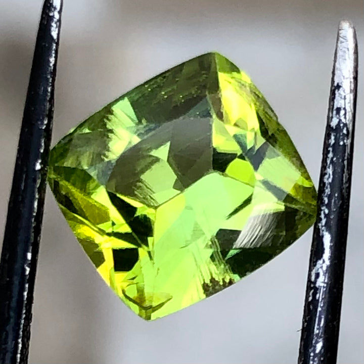 2.55 Carats Faceted Peridot - Noble Gemstones®