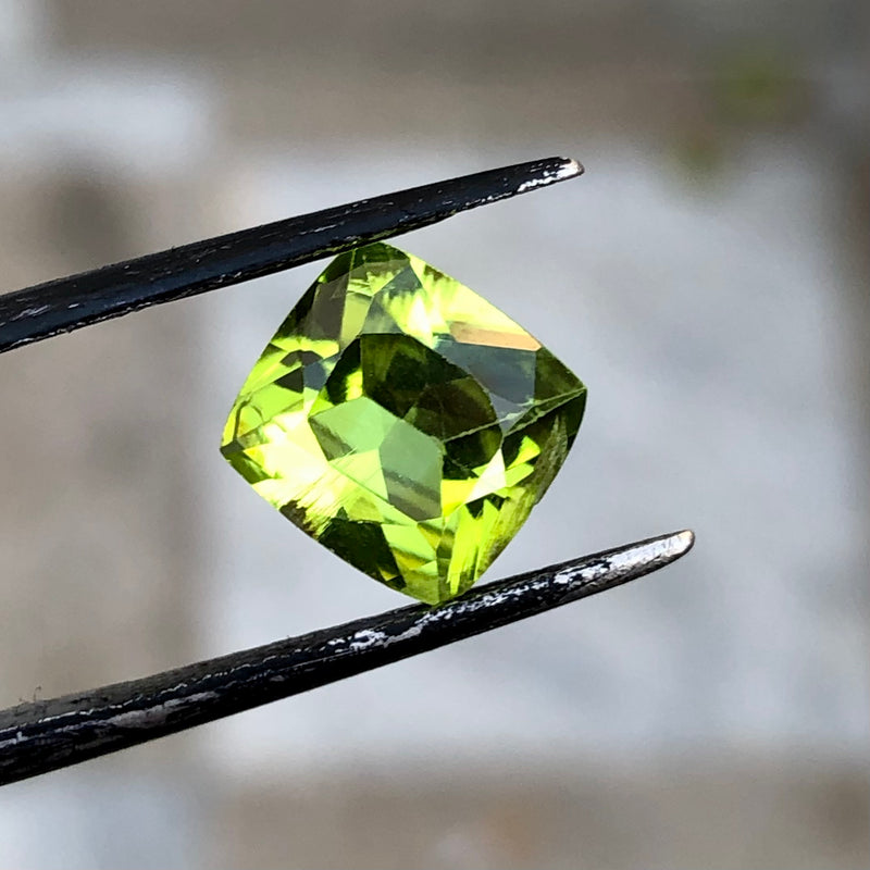 2.55 Carats Faceted Peridot - Noble Gemstones®