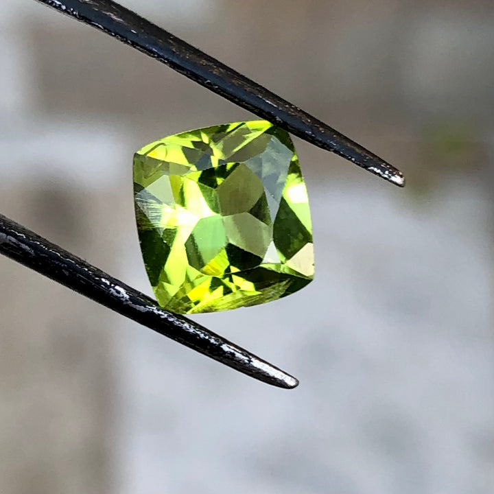 2.55 Carats Faceted Peridot - Noble Gemstones®