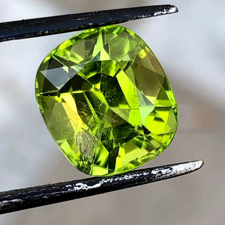 6 Carats Faceted Peridot - Noble Gemstones®