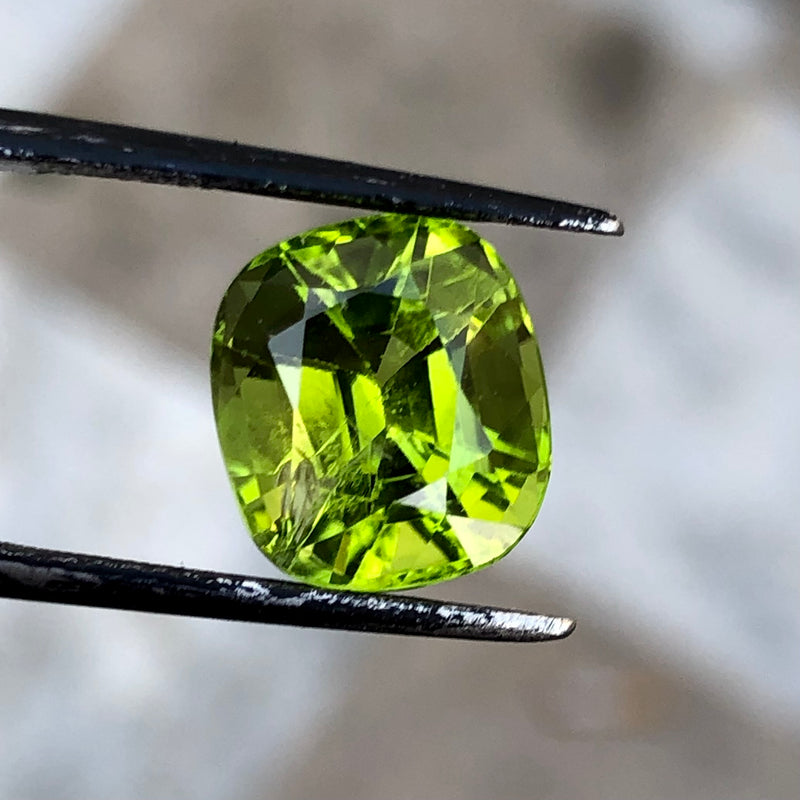 6 Carats Faceted Peridot - Noble Gemstones®