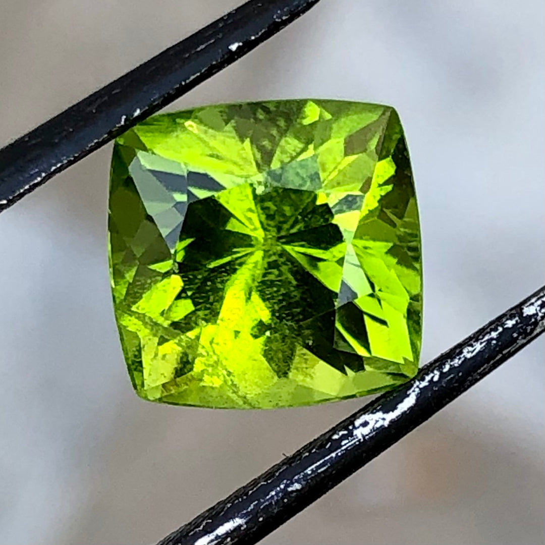 4.65 Carats Faceted Peridot - Noble Gemstones®