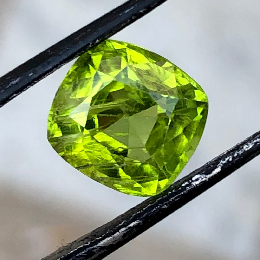 3.80 Carats Faceted Peridot - Noble Gemstones®