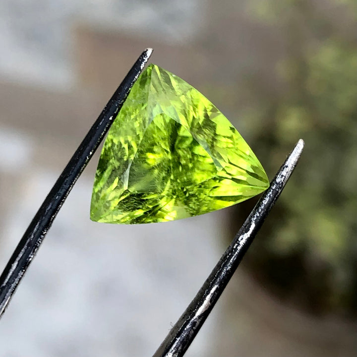 12.55 Carats Faceted Peridot - Noble Gemstones®