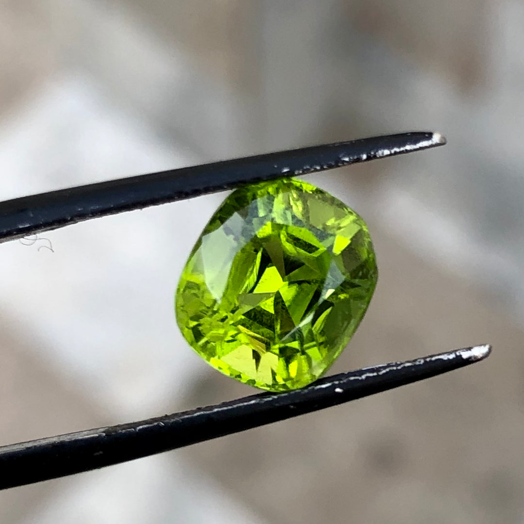 7.85 Carats Faceted Peridot - Noble Gemstones®