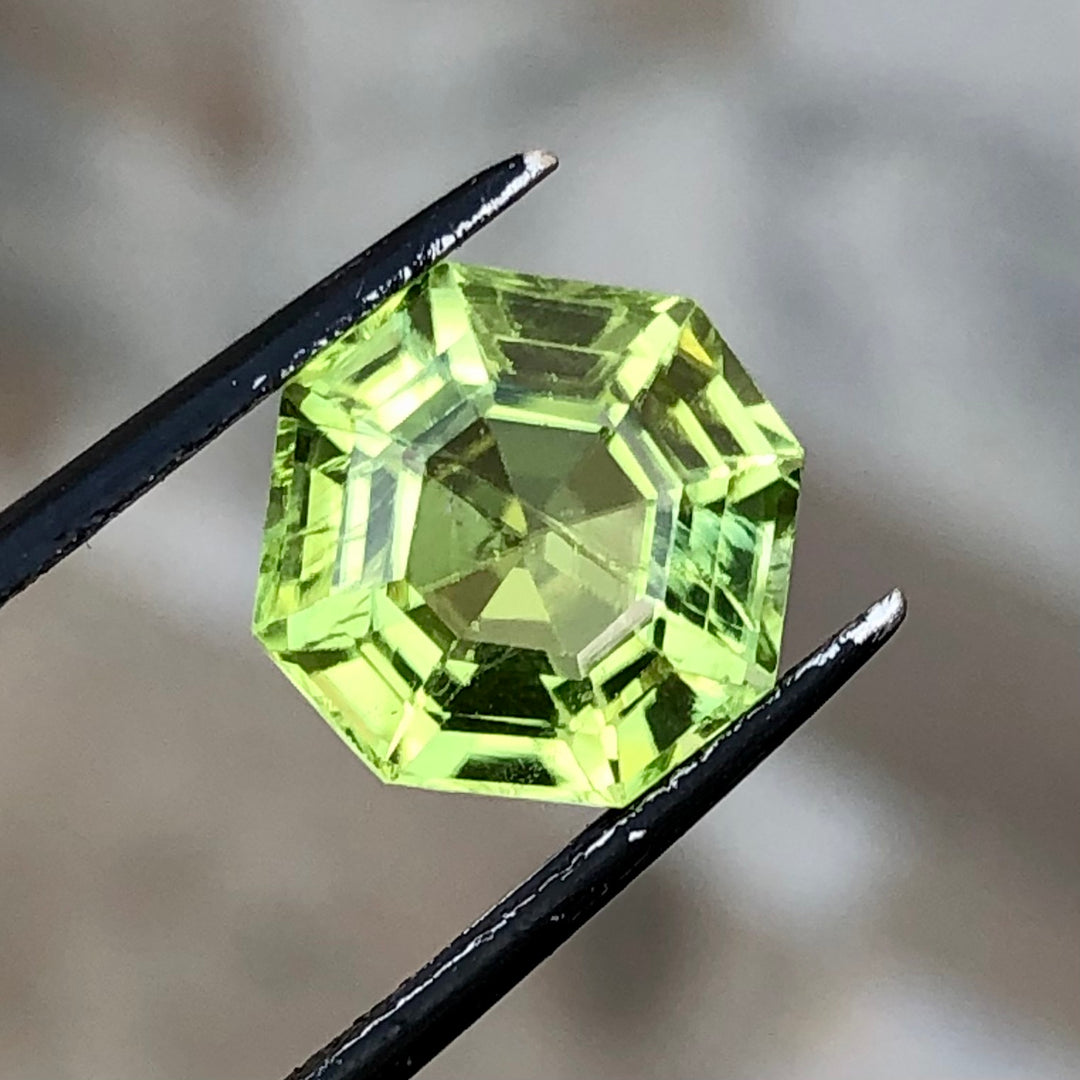 5.10 Carats Faceted Peridot - Noble Gemstones®