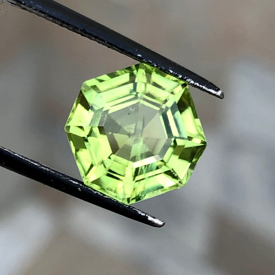 5.10 Carats Faceted Peridot - Noble Gemstones®