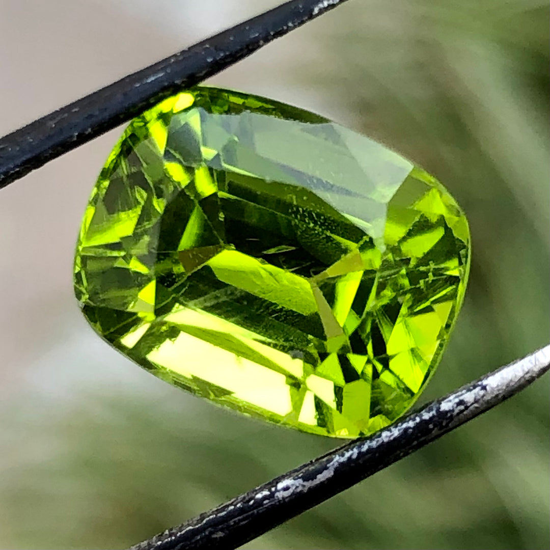 8.25 Carats Faceted Peridot - Noble Gemstones®