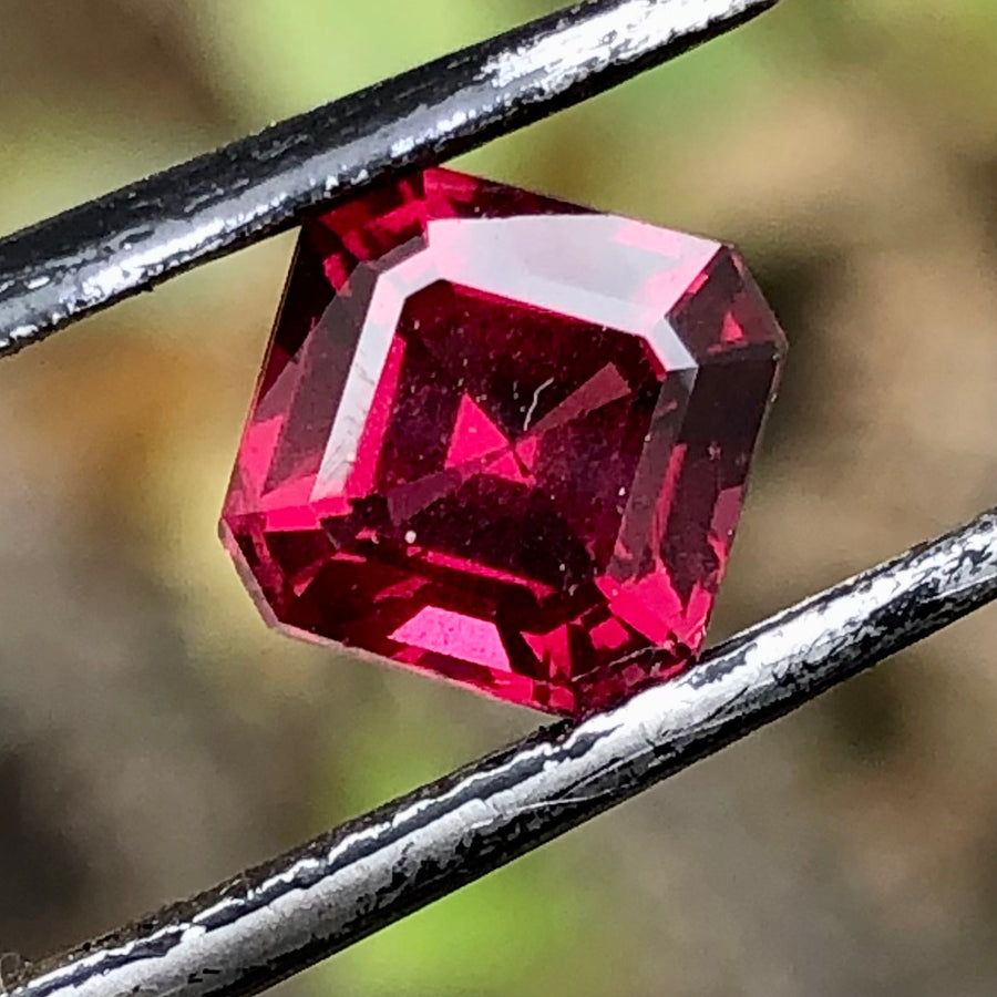 2.10 Carats Faceted Rhodolite Garnet - Noble Gemstones®