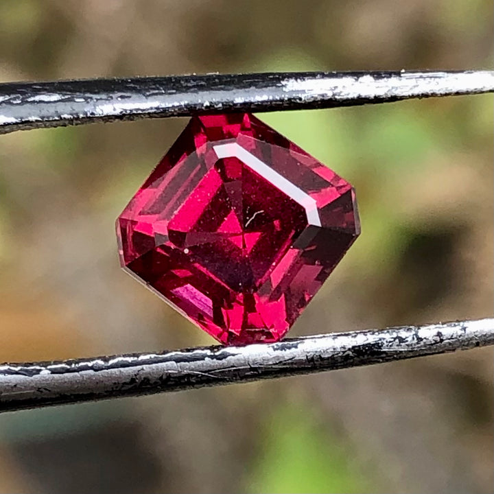 2.10 Carats Faceted Rhodolite Garnet - Noble Gemstones®