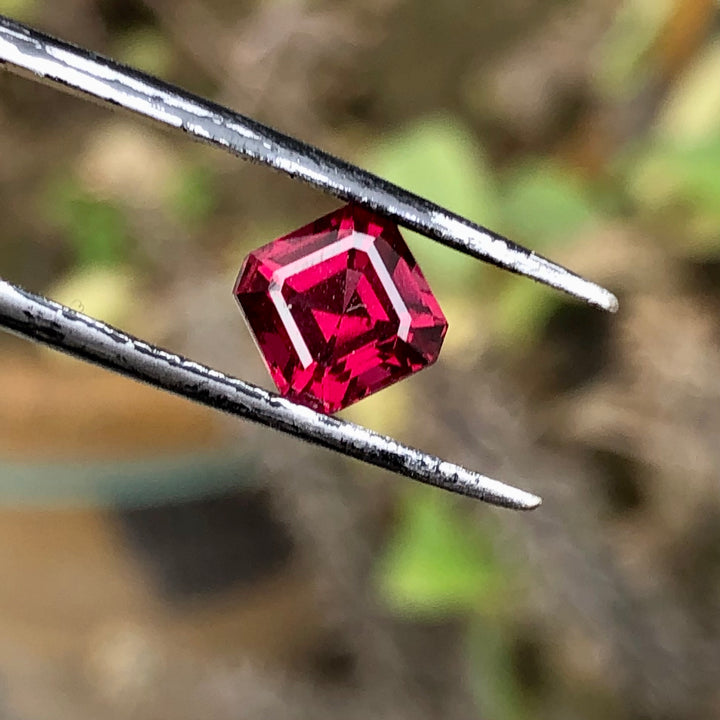 2.10 Carats Faceted Rhodolite Garnet - Noble Gemstones®