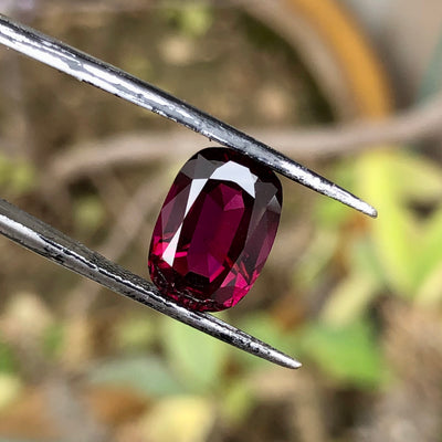 5.50 Carats Faceted Rhodolite Garnet - Noble Gemstones®