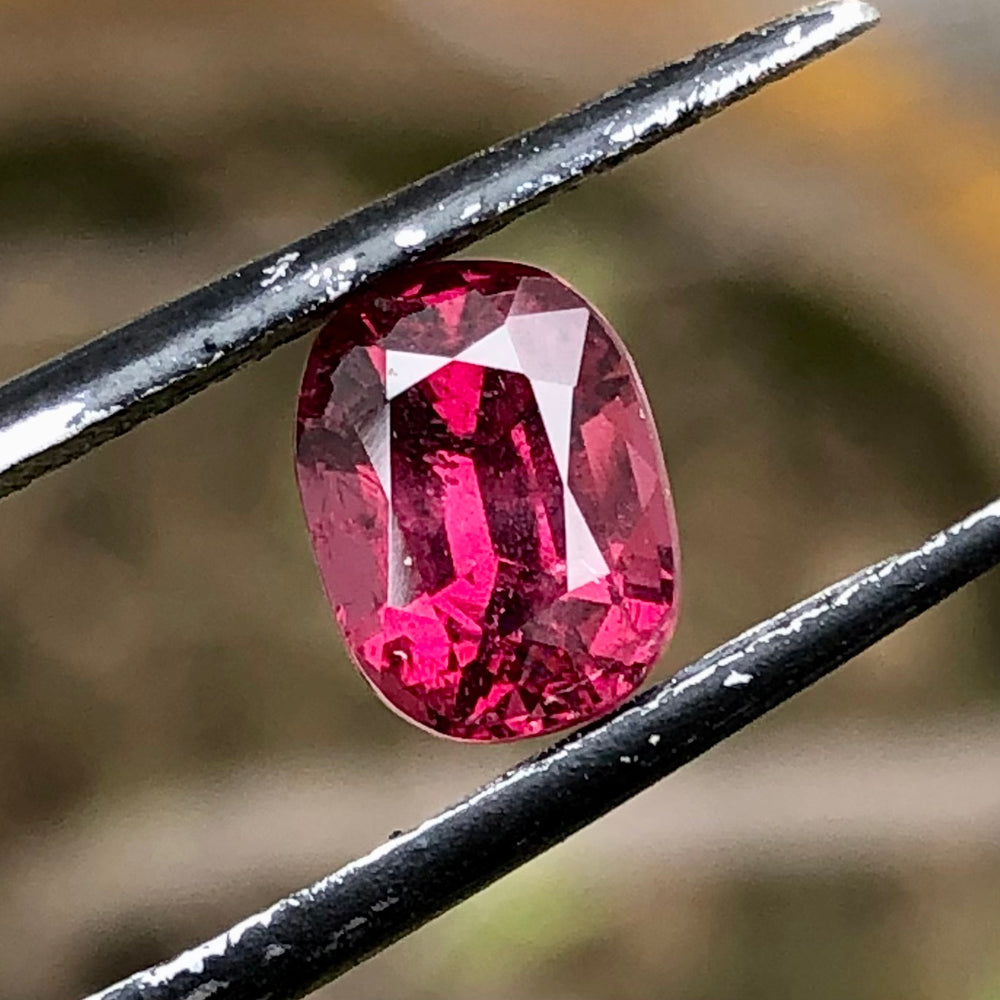 3.50 Carats Faceted Rhodolite Garnet - Noble Gemstones®