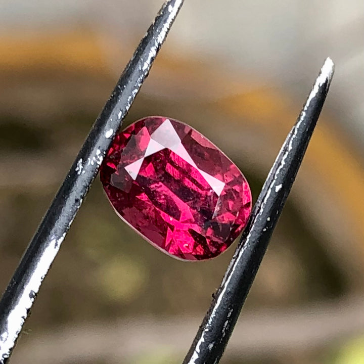 3.50 Carats Faceted Rhodolite Garnet - Noble Gemstones®