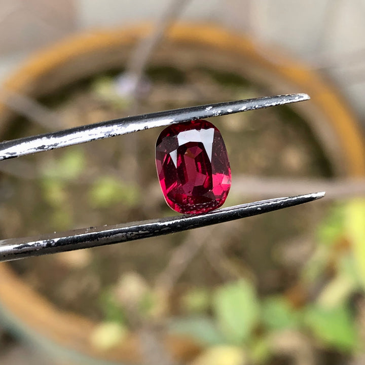 3.50 Carats Faceted Rhodolite Garnet - Noble Gemstones®