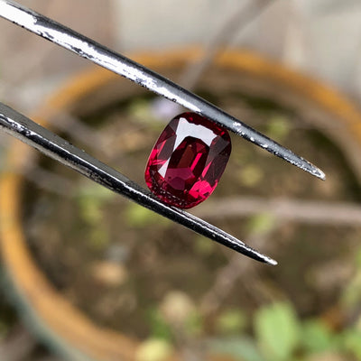 3.50 Carats Faceted Rhodolite Garnet - Noble Gemstones®