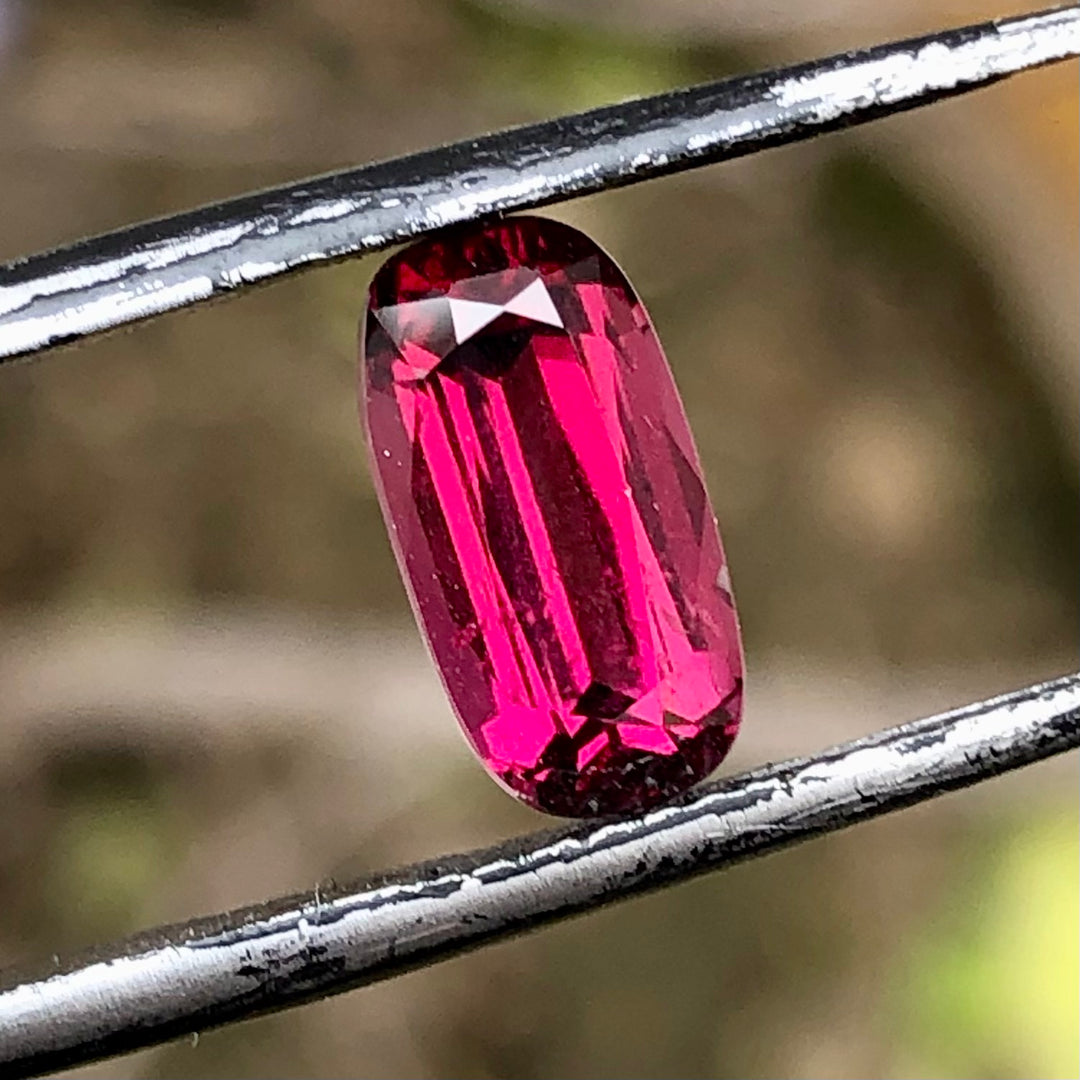 2.60 Carats Faceted Rhodolite Garnet - Noble Gemstones®