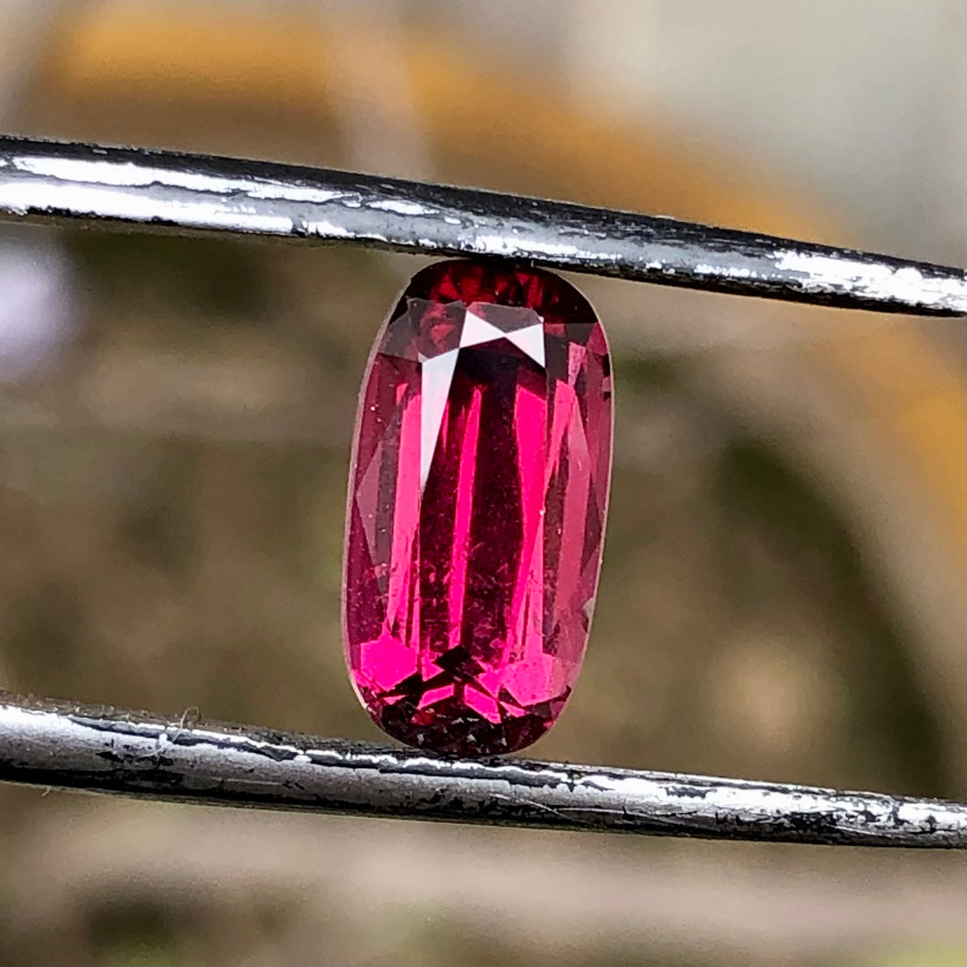 2.60 Carats Faceted Rhodolite Garnet - Noble Gemstones®