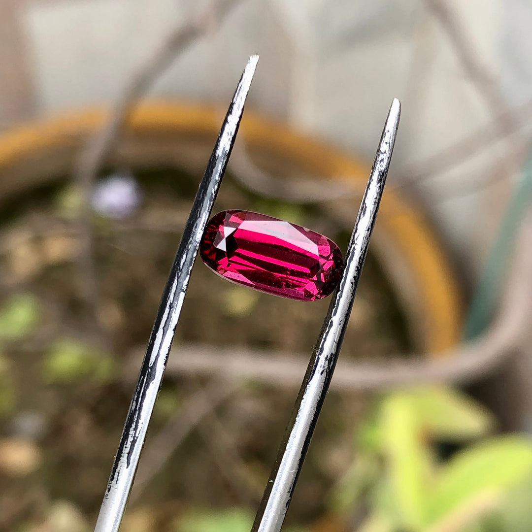 2.60 Carats Faceted Rhodolite Garnet - Noble Gemstones®