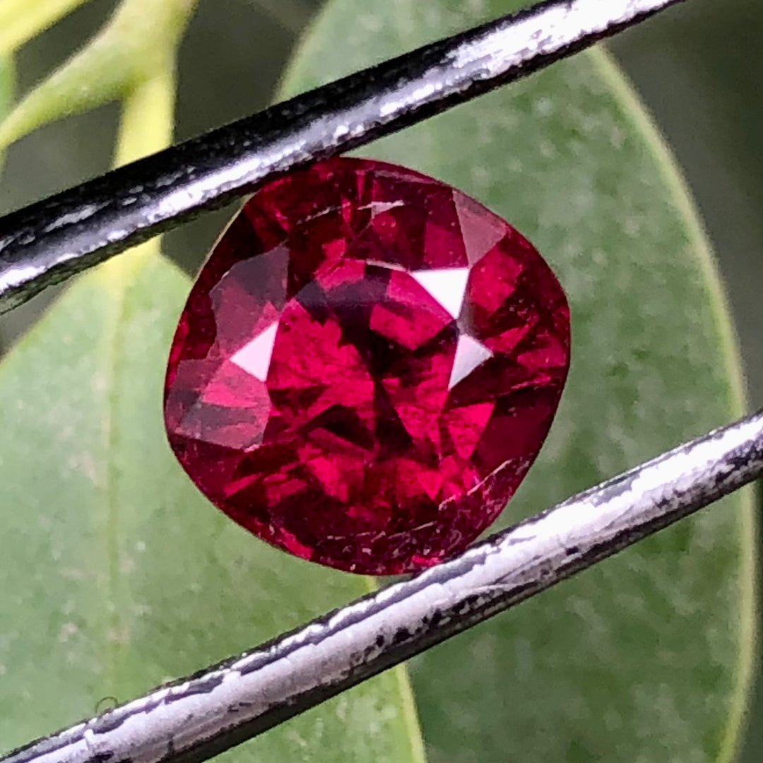 3.05 Carats Faceted Rhodolite Garnet - Noble Gemstones®