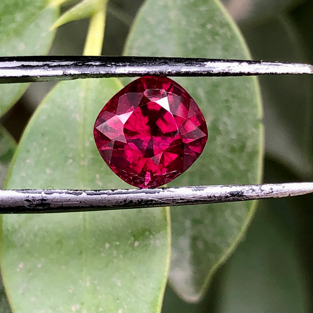 3.05 Carats Faceted Rhodolite Garnet - Noble Gemstones®