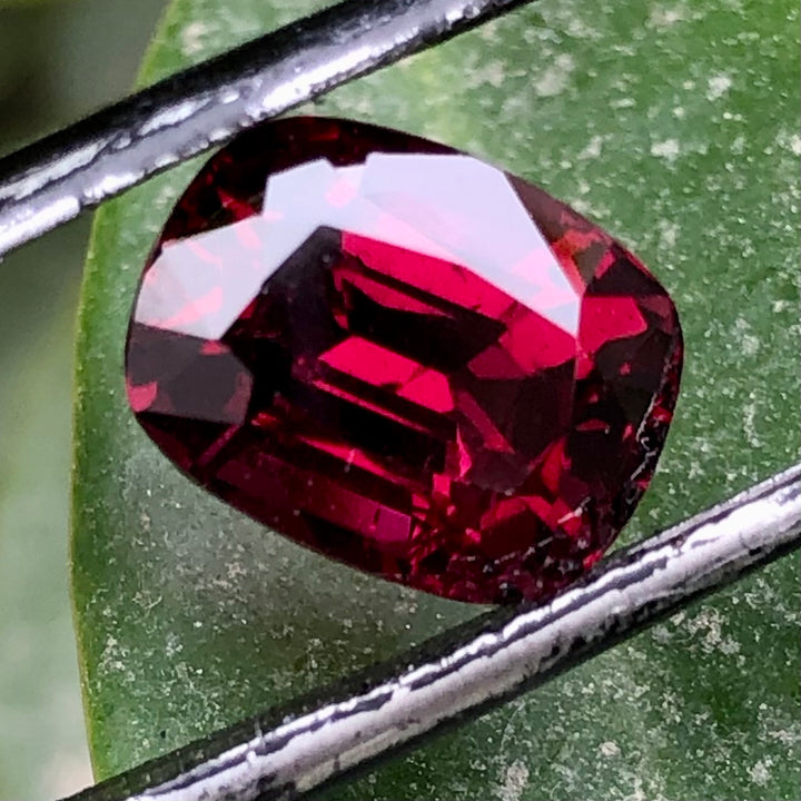 4.45 Carats Faceted Rhodolite Garnet - Noble Gemstones®