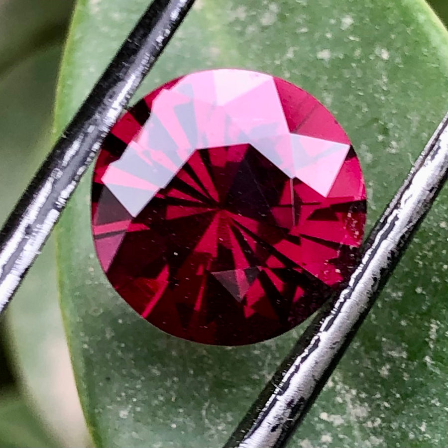 5.05 Carats Faceted Rhodolite Garnet - Noble Gemstones®