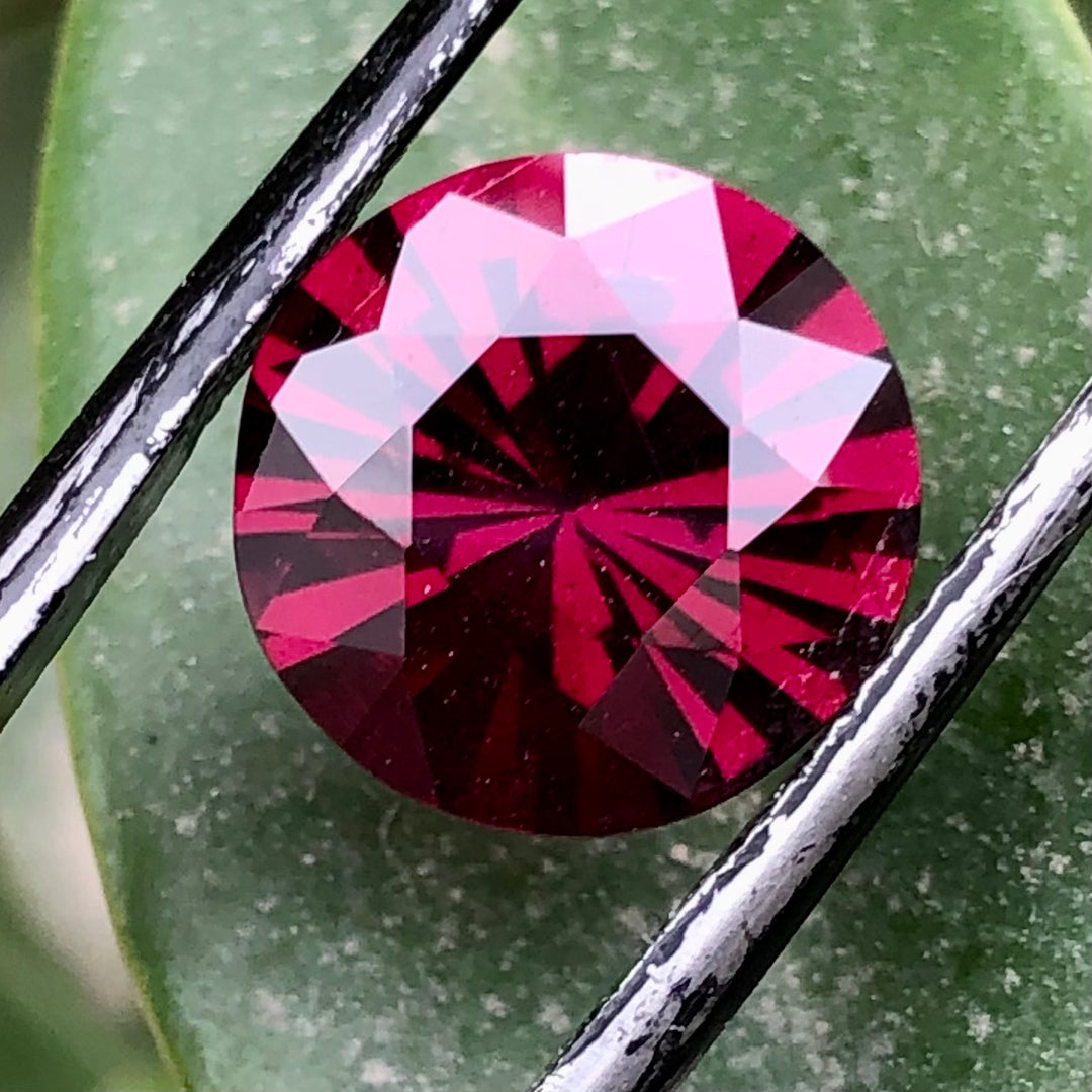 5.05 Carats Faceted Rhodolite Garnet - Noble Gemstones®