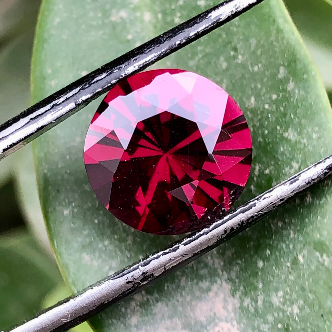 5.05 Carats Faceted Rhodolite Garnet - Noble Gemstones®