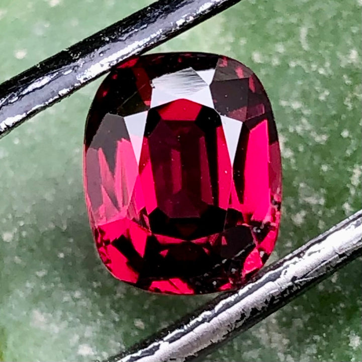 2.50 Carats Faceted Rhodolite Garnet - Noble Gemstones®