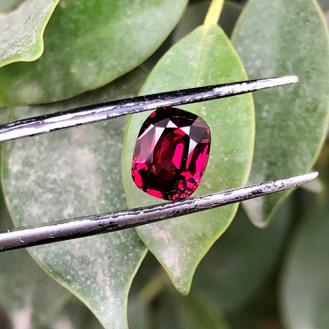 2.50 Carats Faceted Rhodolite Garnet - Noble Gemstones®