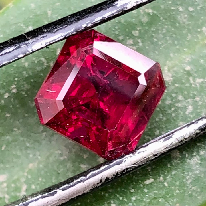 3 Carats Faceted Rhodolite Garnet - Noble Gemstones®