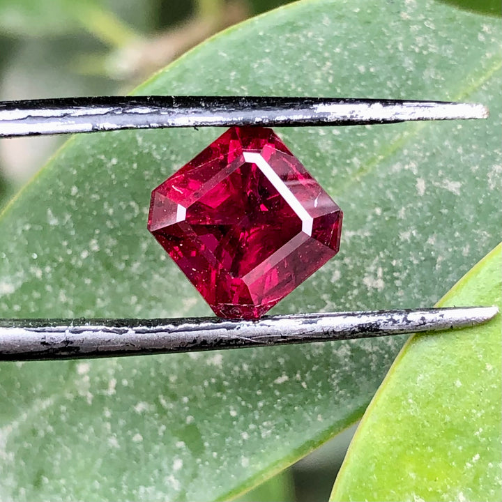 3 Carats Faceted Rhodolite Garnet - Noble Gemstones®