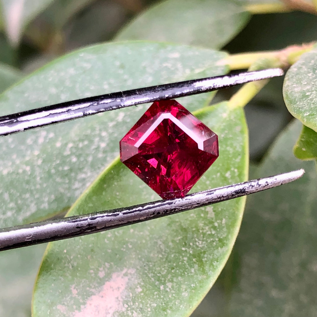 3 Carats Faceted Rhodolite Garnet - Noble Gemstones®