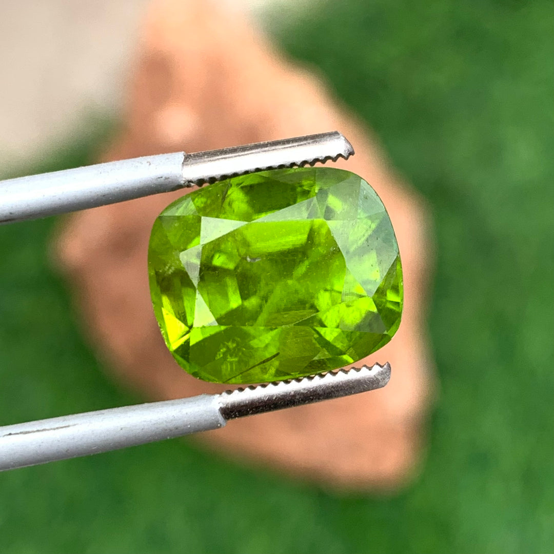 11 Carats Faceted Pakistan Peridot