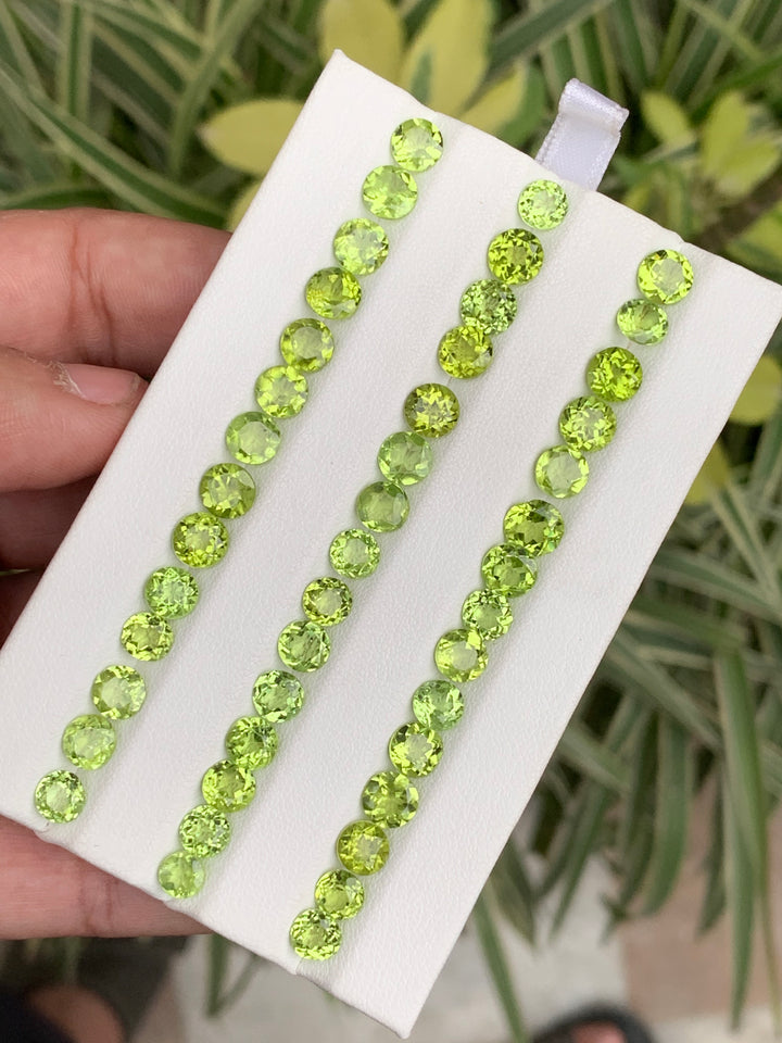 35 Carats Faceted Calibrated Peridots Lot - Noble Gemstones®