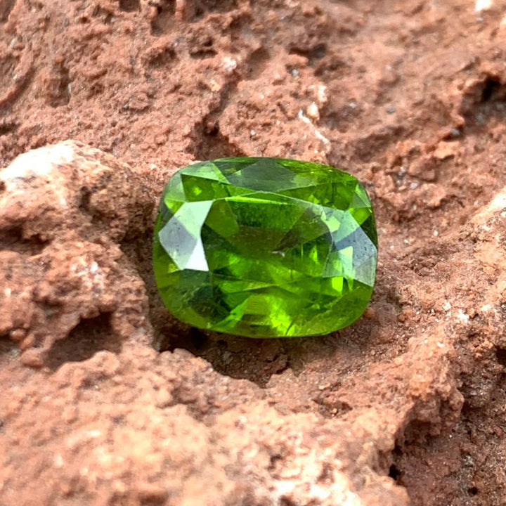 11 Carats Faceted Pakistan Peridot