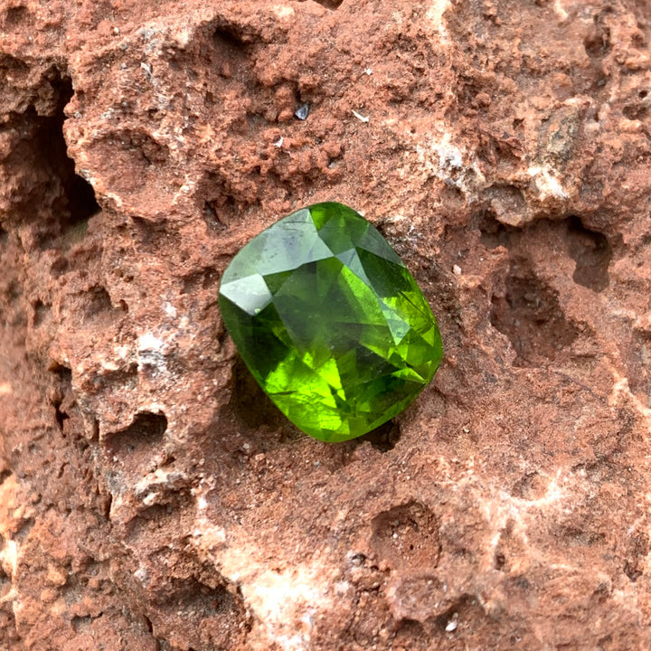 11 Carats Faceted Pakistan Peridot