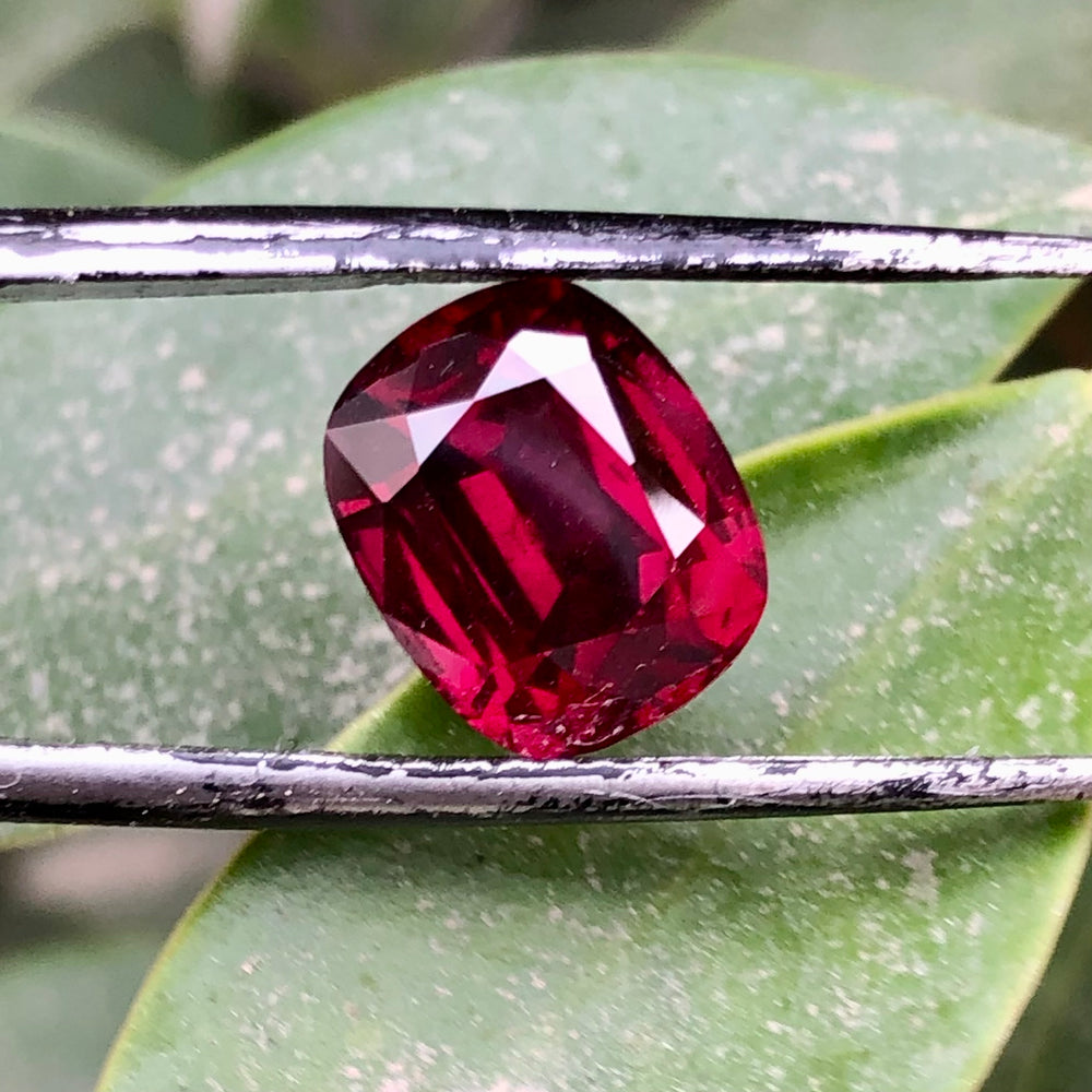 4.40 Carats Faceted Rhodolite Garnet - Noble Gemstones®