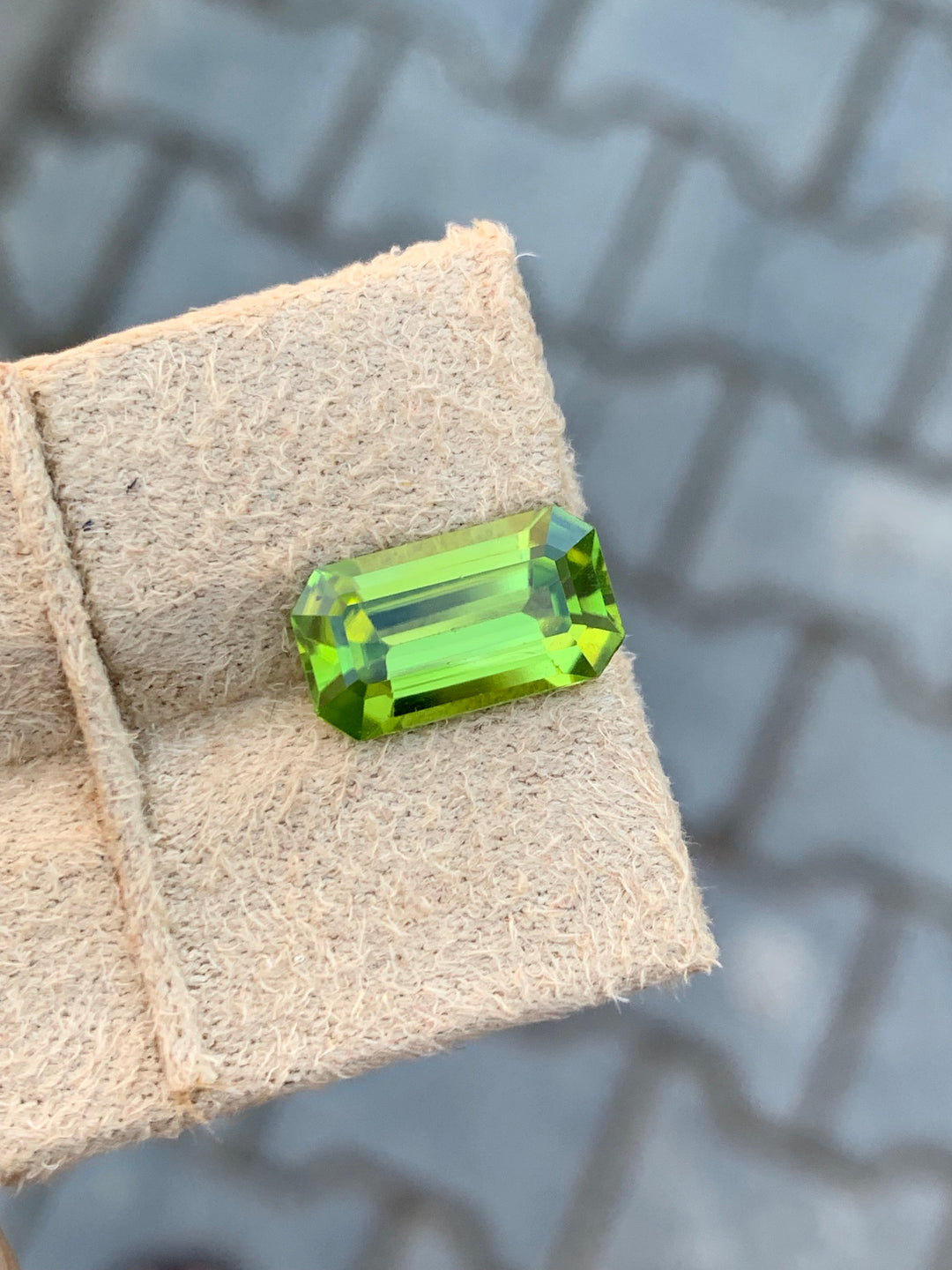 4.60 Carats Faceted Semi-Precious Peridot