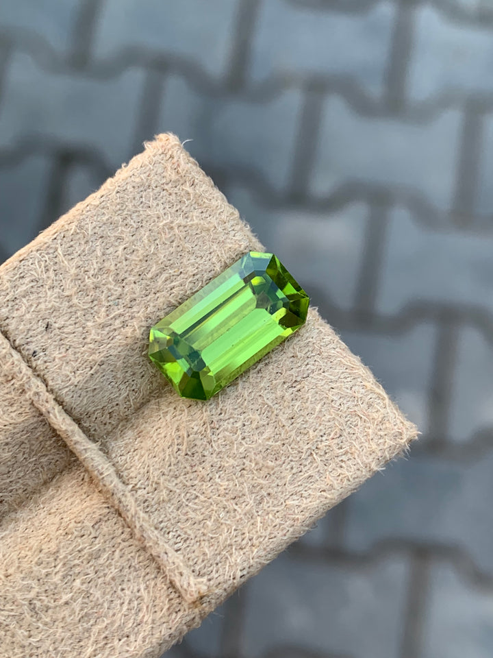 4.60 Carats Faceted Semi-Precious Peridot