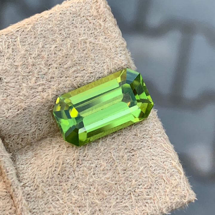 4.60 Carats Faceted Semi-Precious Peridot