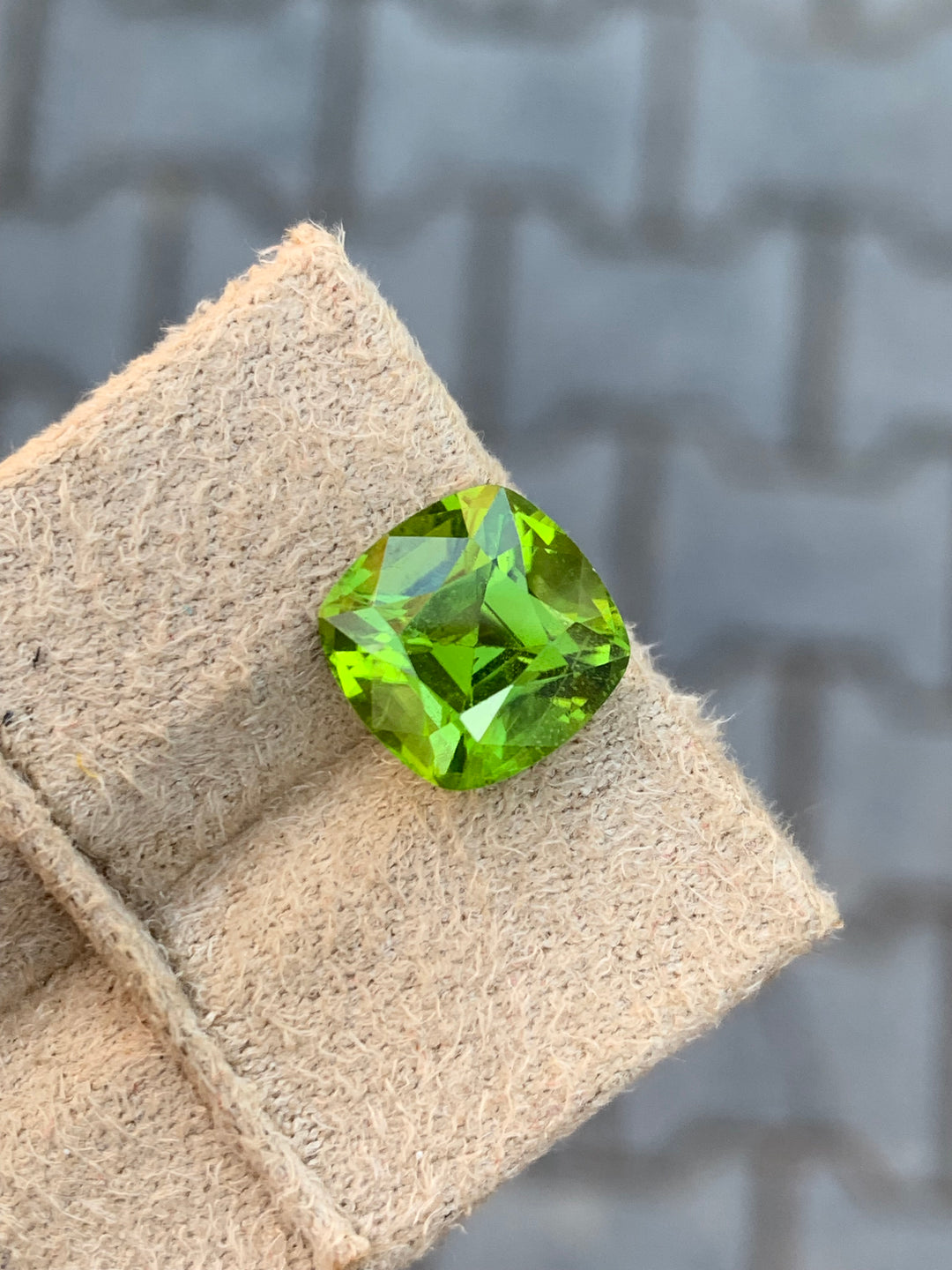 5.55 Carats Faceted Semi-Precious Peridot