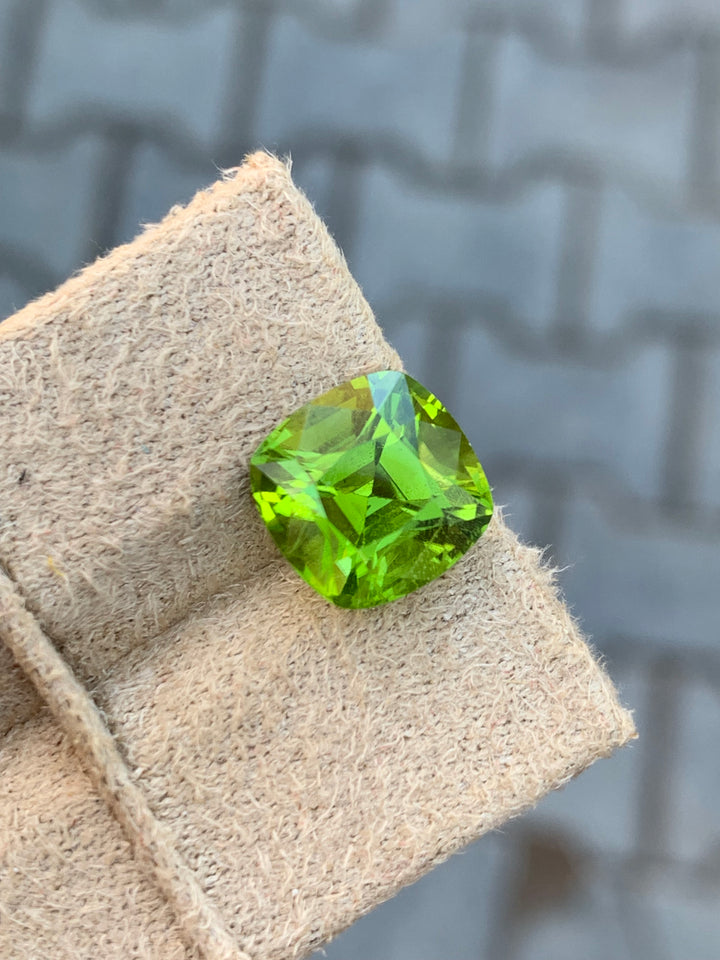 5.55 Carats Faceted Semi-Precious Peridot