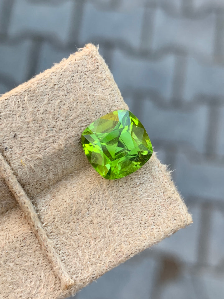 5.55 Carats Faceted Semi-Precious Peridot