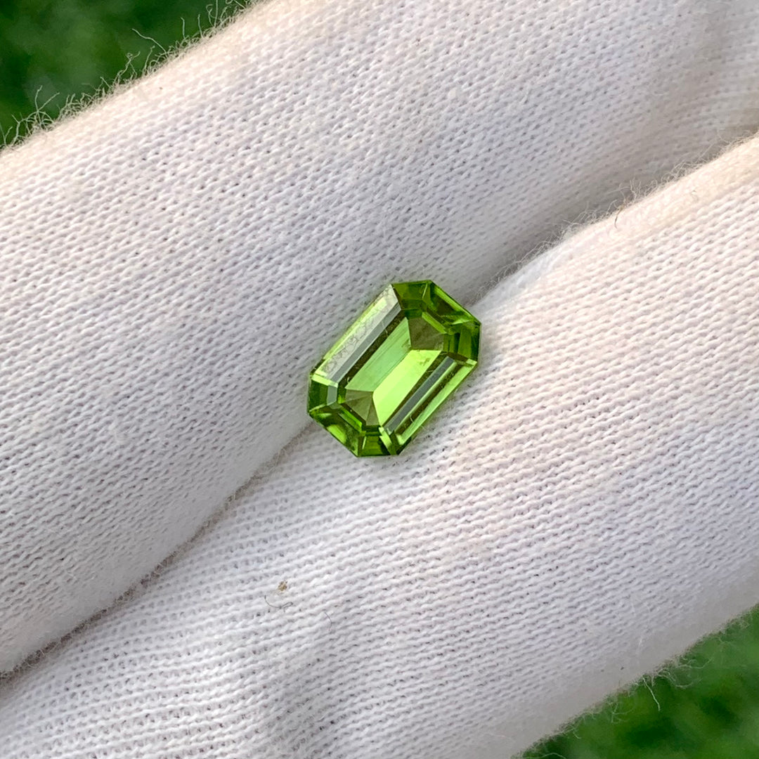 2 Carats Faceted Semi-Precious Peridot