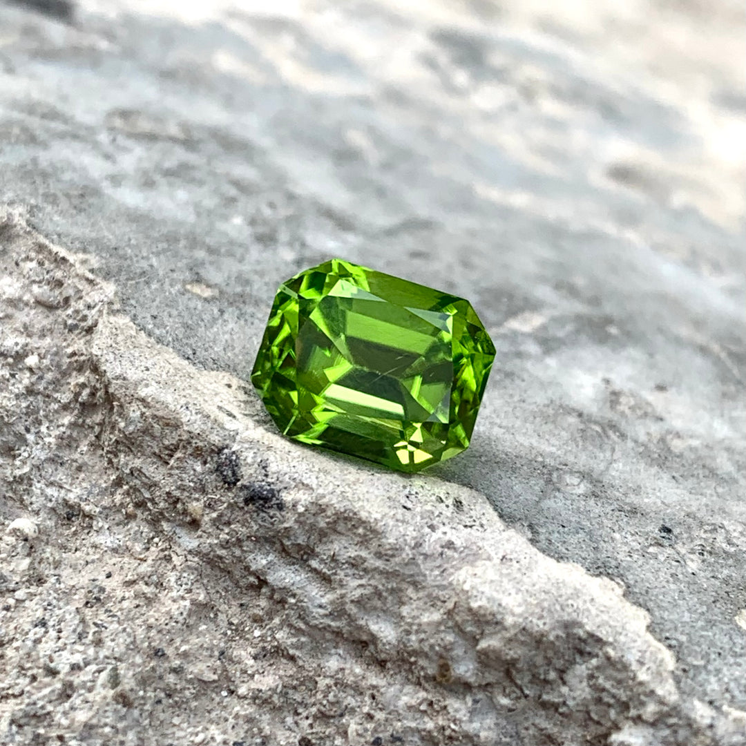 4.60 Carats Faceted Semi-Precious Peridot