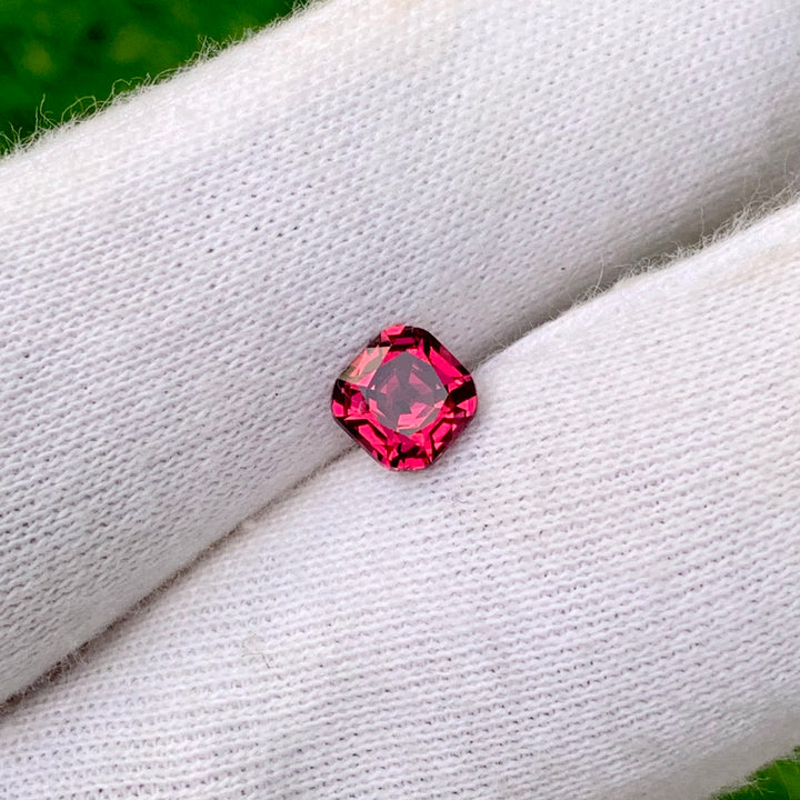 1.30 Carats Faceted Beautiful Semi-Precious Rhodolite Garnet