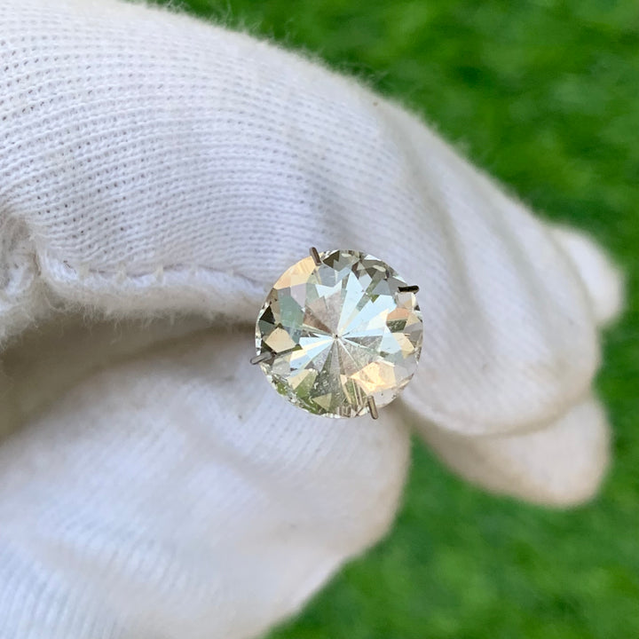 5.30 Carats Faceted Semi-Precious White Topaz