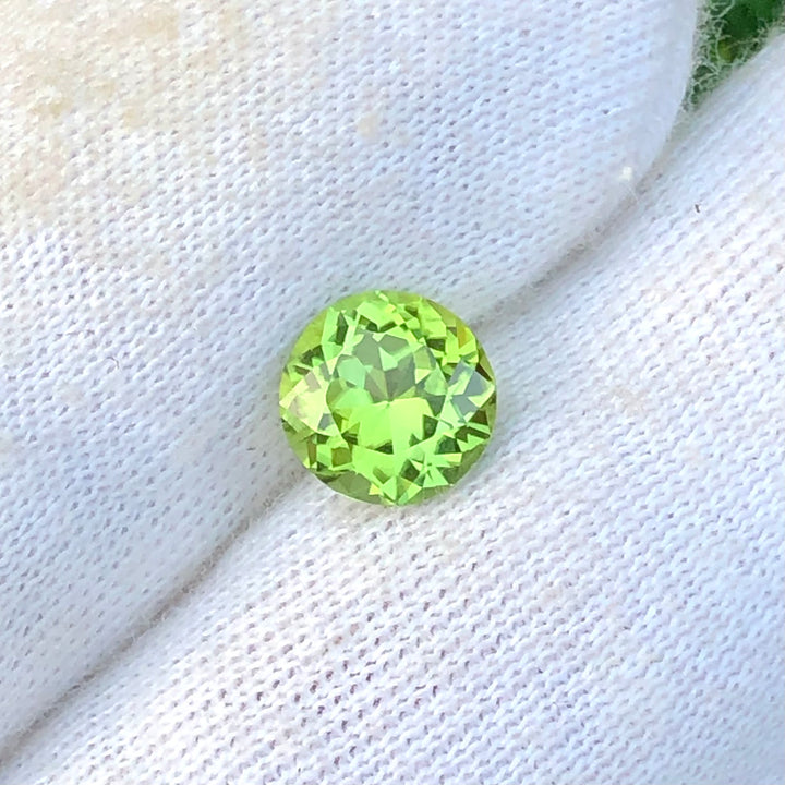 2.15 Carats Faceted Semi-Precious Peridot Stone